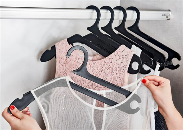 Multi-Purpose Hanger - Black | Full House Lebanon