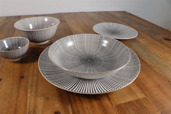 Black Porcelain Dinnerware with Golden Trim - Dessert Plate | Full House Lebanon