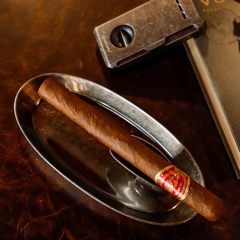 Guevara Cigar Rest Ashtray - Gold | Full House Lebanon